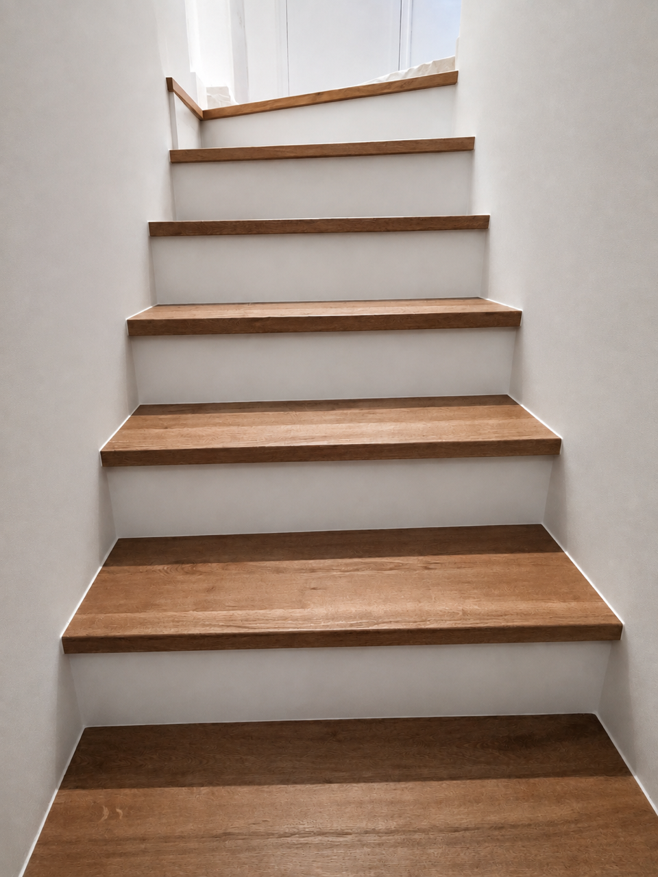 Escalier rénové en chêne clair