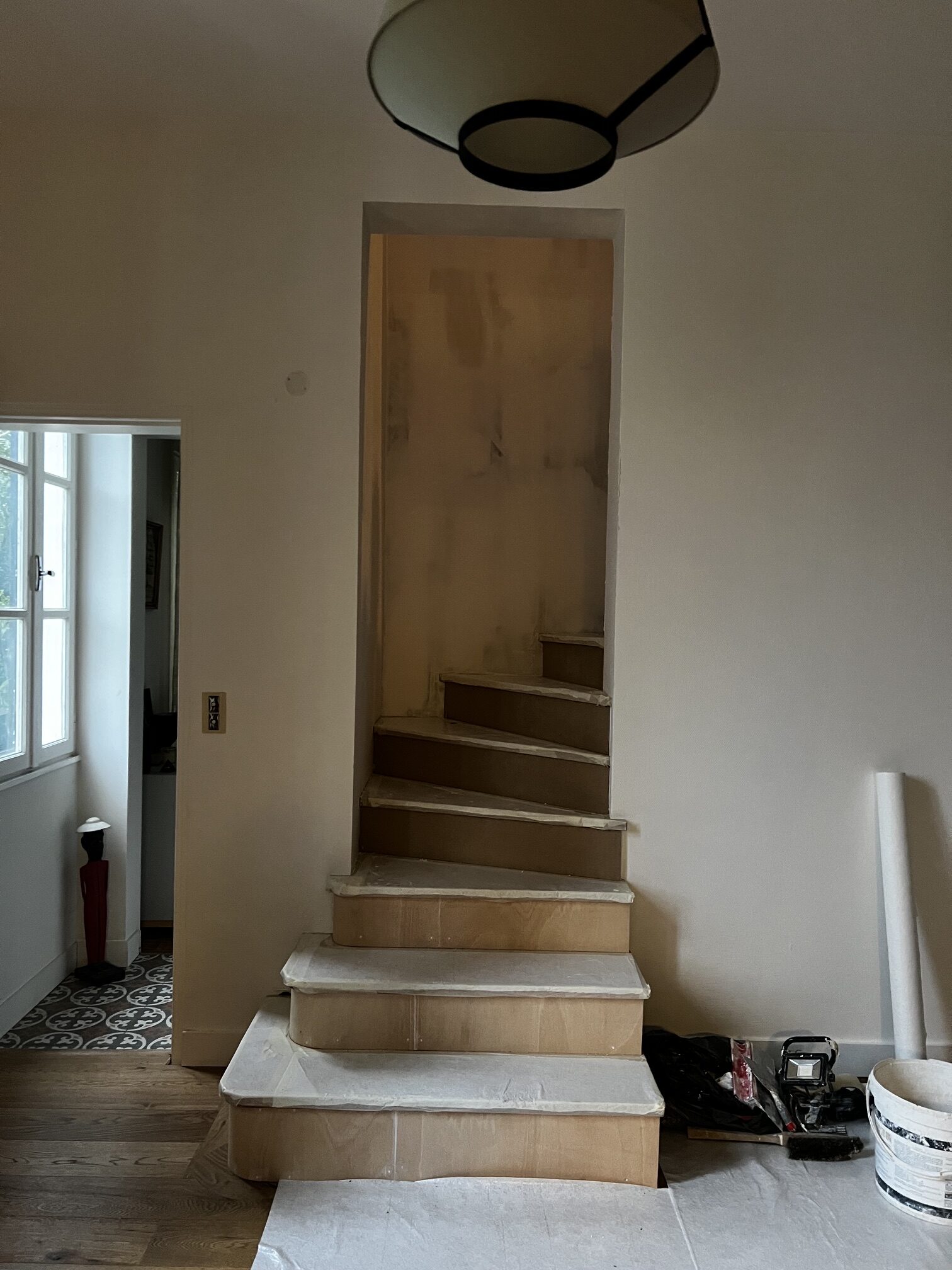 Cage d'escalier en cours de rénovation